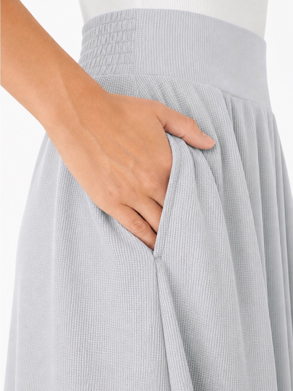 Halara High-Waisted Pleated Flowy Maxi
Skirt (Waffle Texture) as XS women’s - Picture 2 of 7